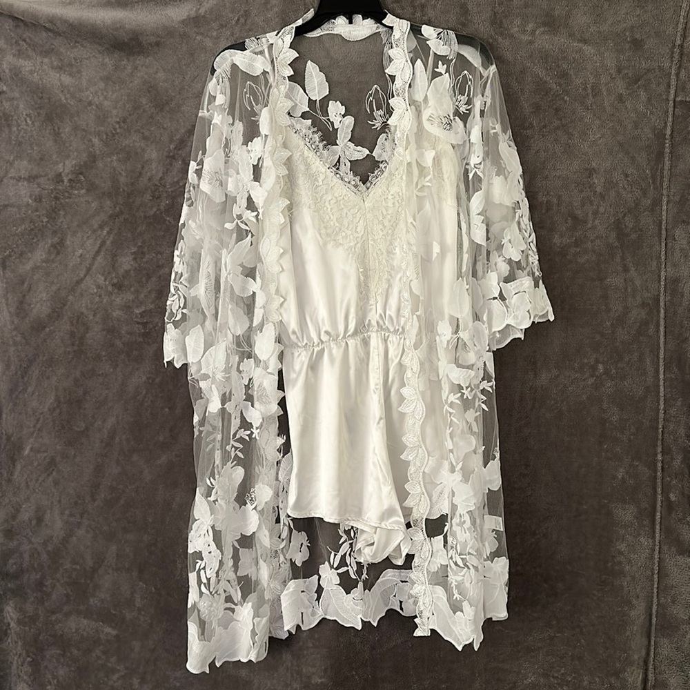 Bridal Lace Robe For Wedding Day - Picture 4 of 5